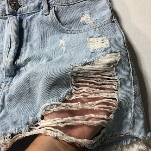 Forever 21 Distressed high waisted Shorts Size 31 - Picture 4 of 8